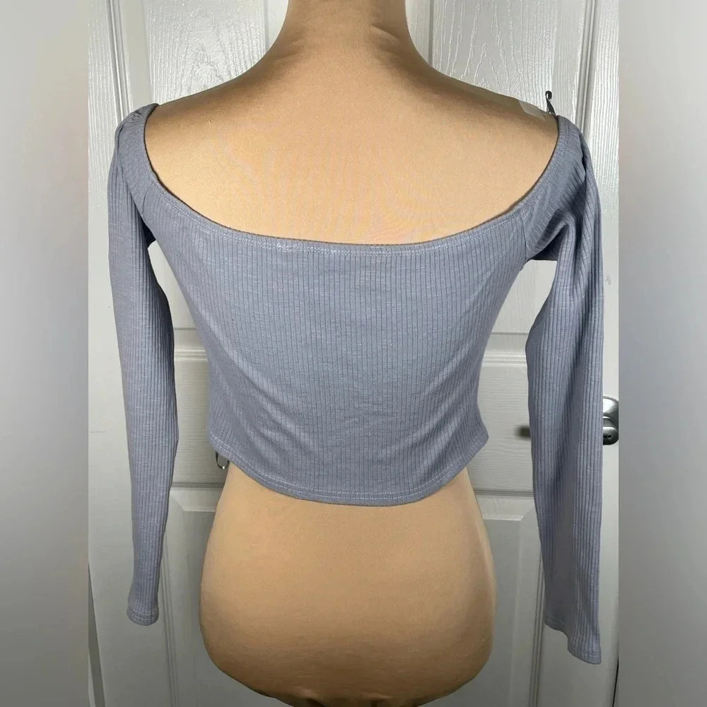 Superdown Button Up Crop Top In A Bluish/Gray Col… - image 5